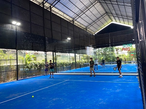 Island Sports Club Cemagi: Fitness & Padel